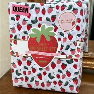 Envogue Strawberry Pattern Queen Sheet Set.